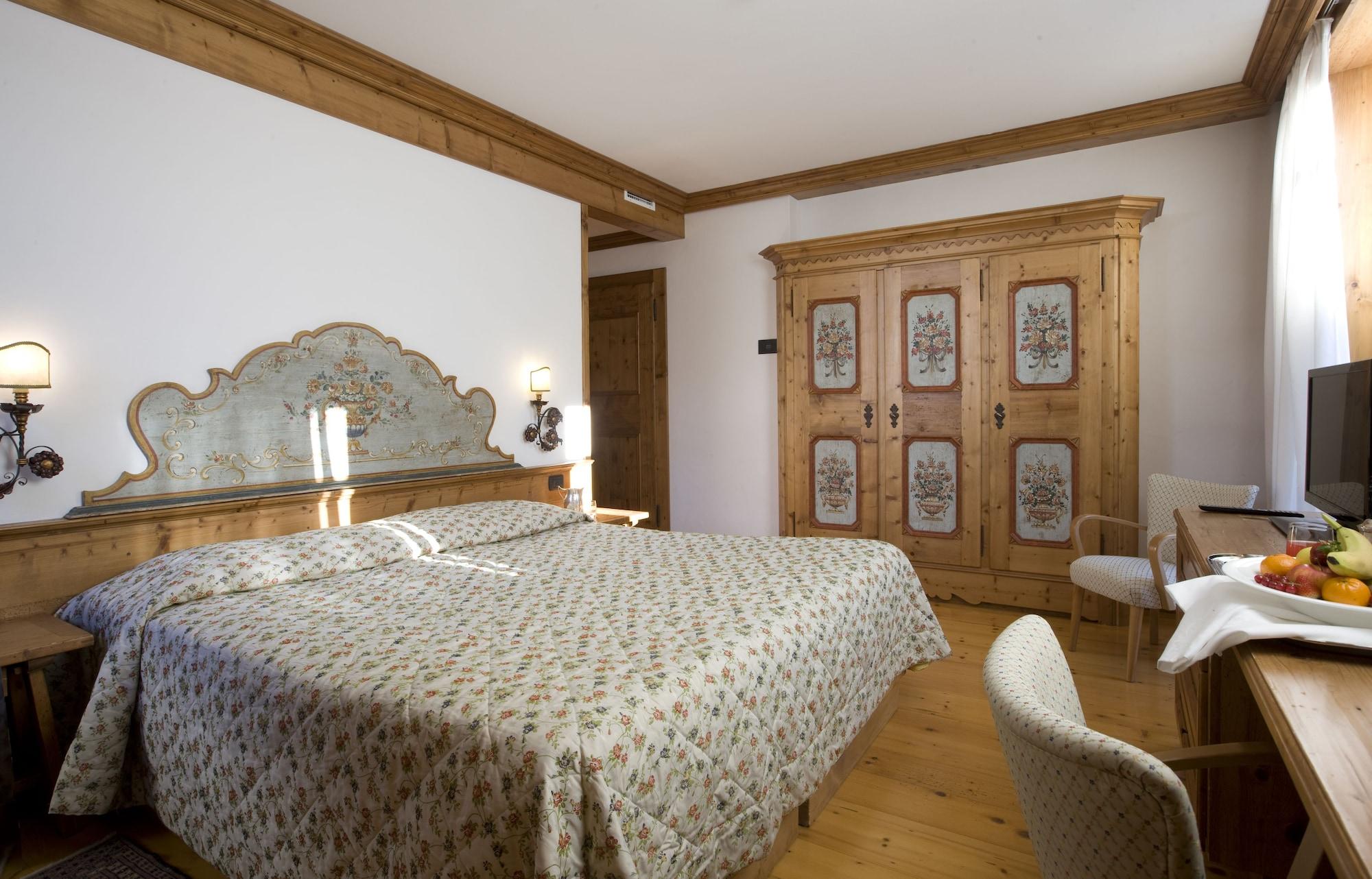 Hotel Cortina Кортина-д'Ампеццо Экстерьер фото